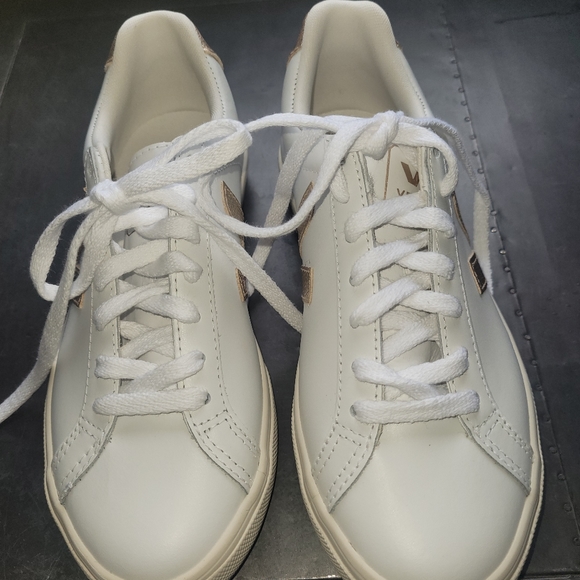 Veja Esplar White and Rose Gold Metallic Platine Size US 4 men  = US 5.5/6 women - Picture 3 of 7